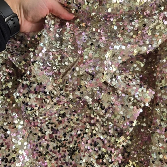 Chi Chi London Sequin Sammie Top - Picture 7 of 8